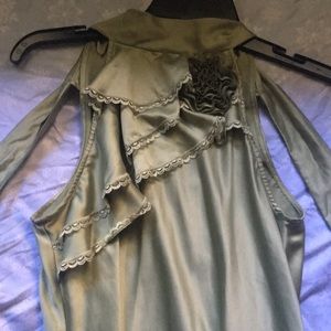 I’m selling a green blouse